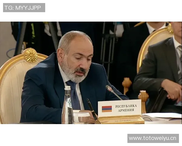 阿塞拜疆与亚美尼亚足球比赛激战正酣球迷热情高涨展现体育精神 阿塞拜疆与亚美尼亚足球比赛激战正酣球迷热情高涨展现体育精神